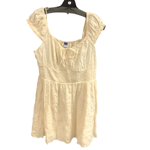 Dress Casual Short By Old Navy In White, Size: L